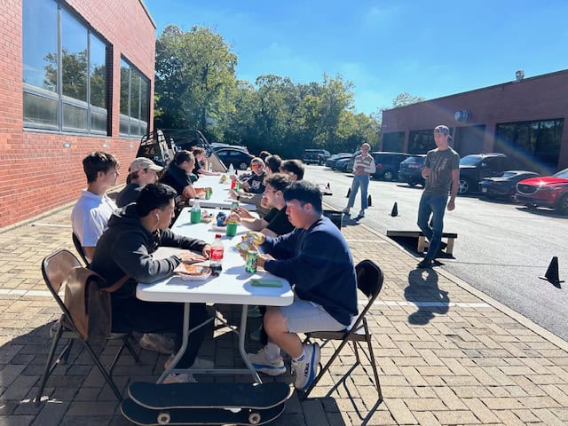 Students eating lunch and playing cornhole at the EIT Chill & Grill