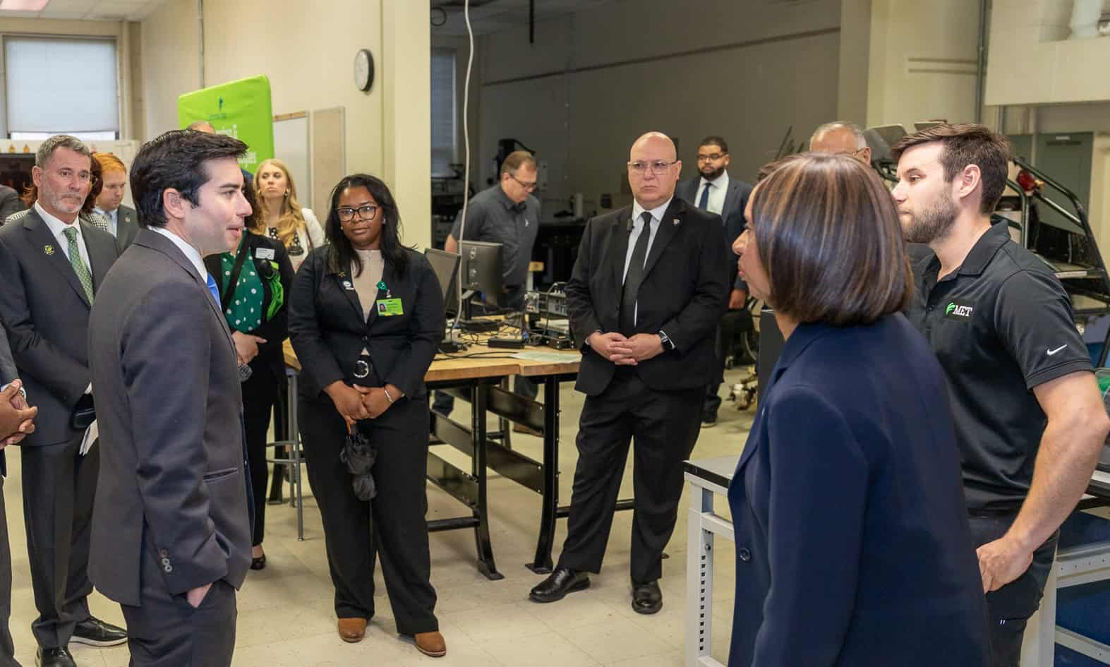 Acting Sec. Sonderling (2nd from left) toured the College's Advanced Manufacturing lab